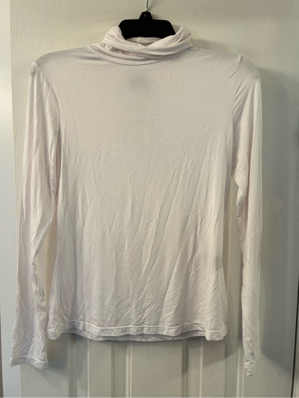 Simon’s white turtleneck NWT